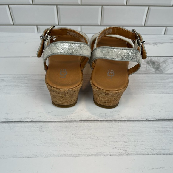 UGG Size:12 S/N  Very Good Condition  Wedge/Cork Silver  Shimmering - Picture 5 of 6